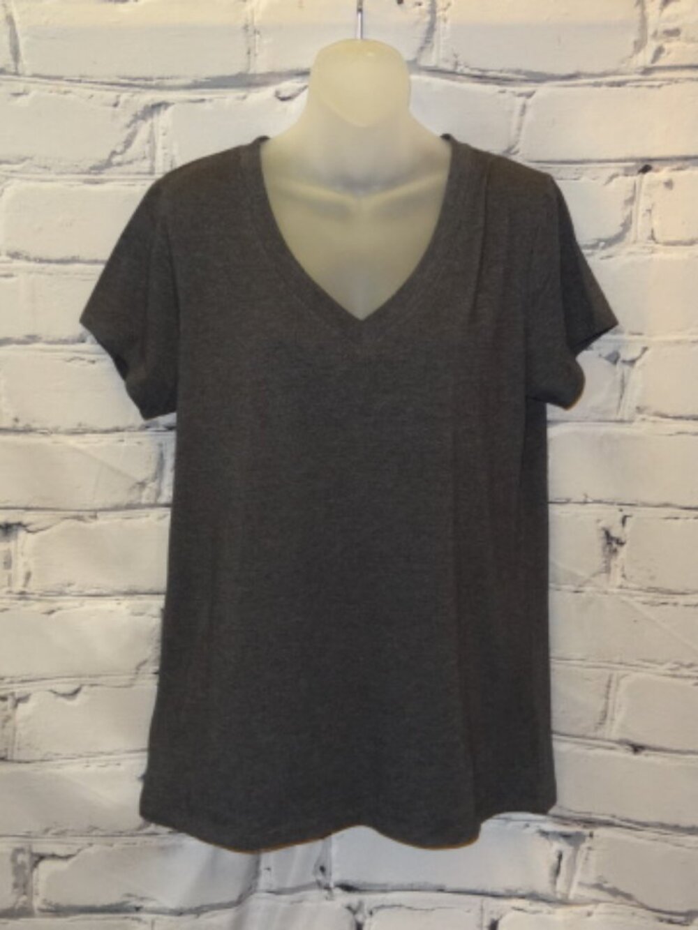 Zenana Signature Gray Short Sleeve V-Neck Tee-Shirt, NWT
